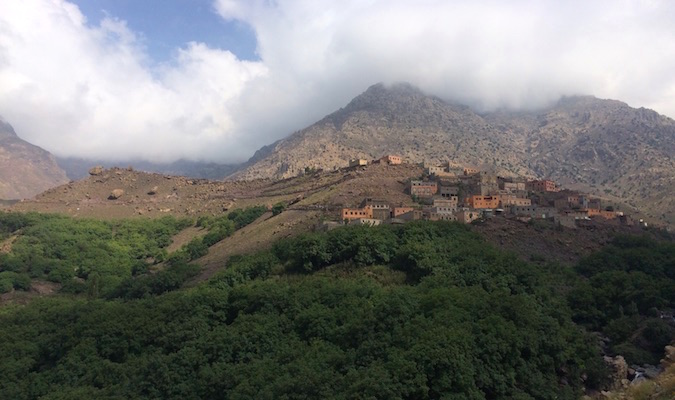 Pequenas casas numa montanha em Marrocos