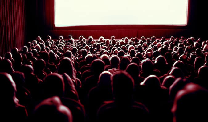 As pessoas assistem a filmes