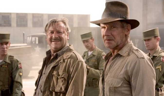 Harrison Ford como Indiana Jones em um filme clássico de viagem