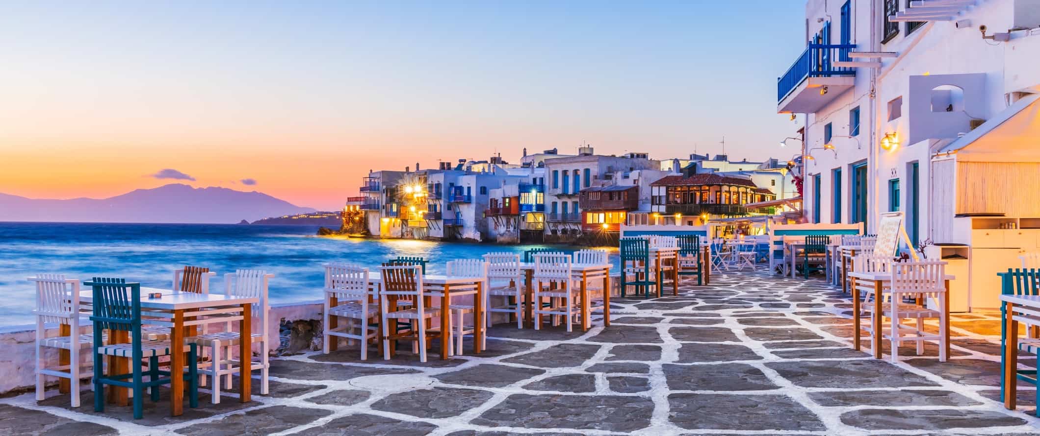 Aterro portuário e área de Veneza Velha na ilha de Mykonos, na Grécia.