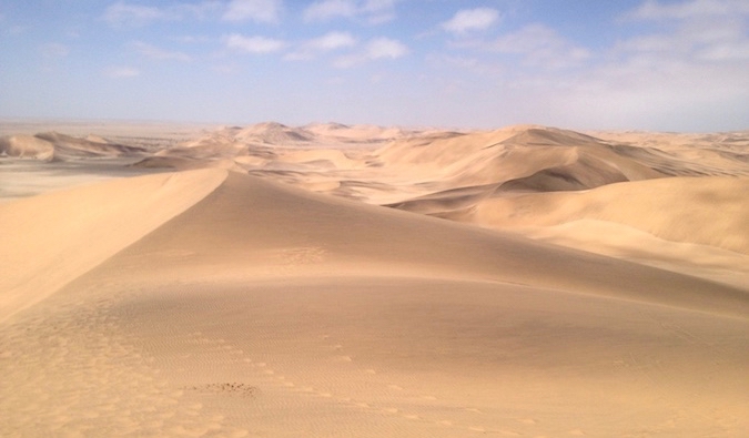 Dunas de areia dourada do deserto da Namíbia