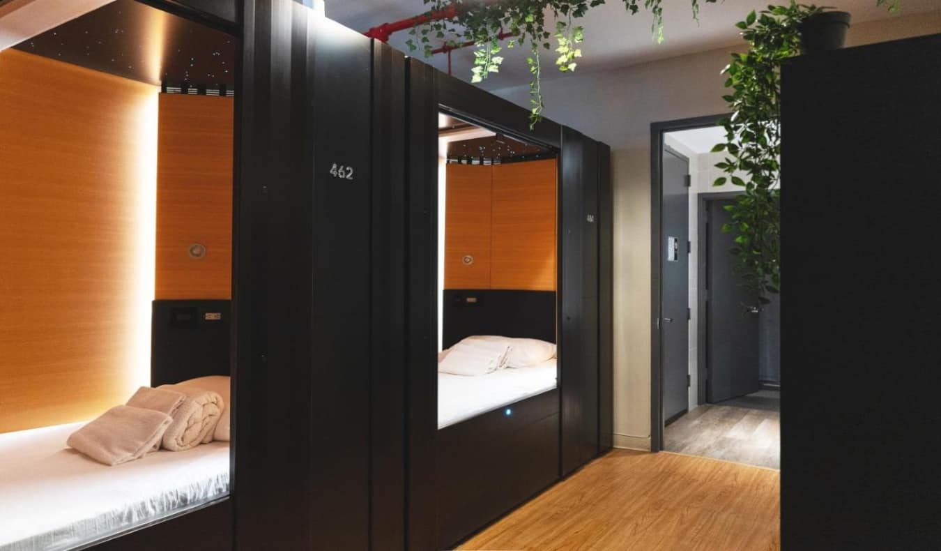 Duas cápsulas de sono únicas no albergue da NAP York em Nova York