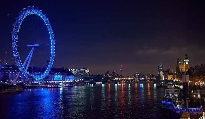 London Eye em Londres à noite