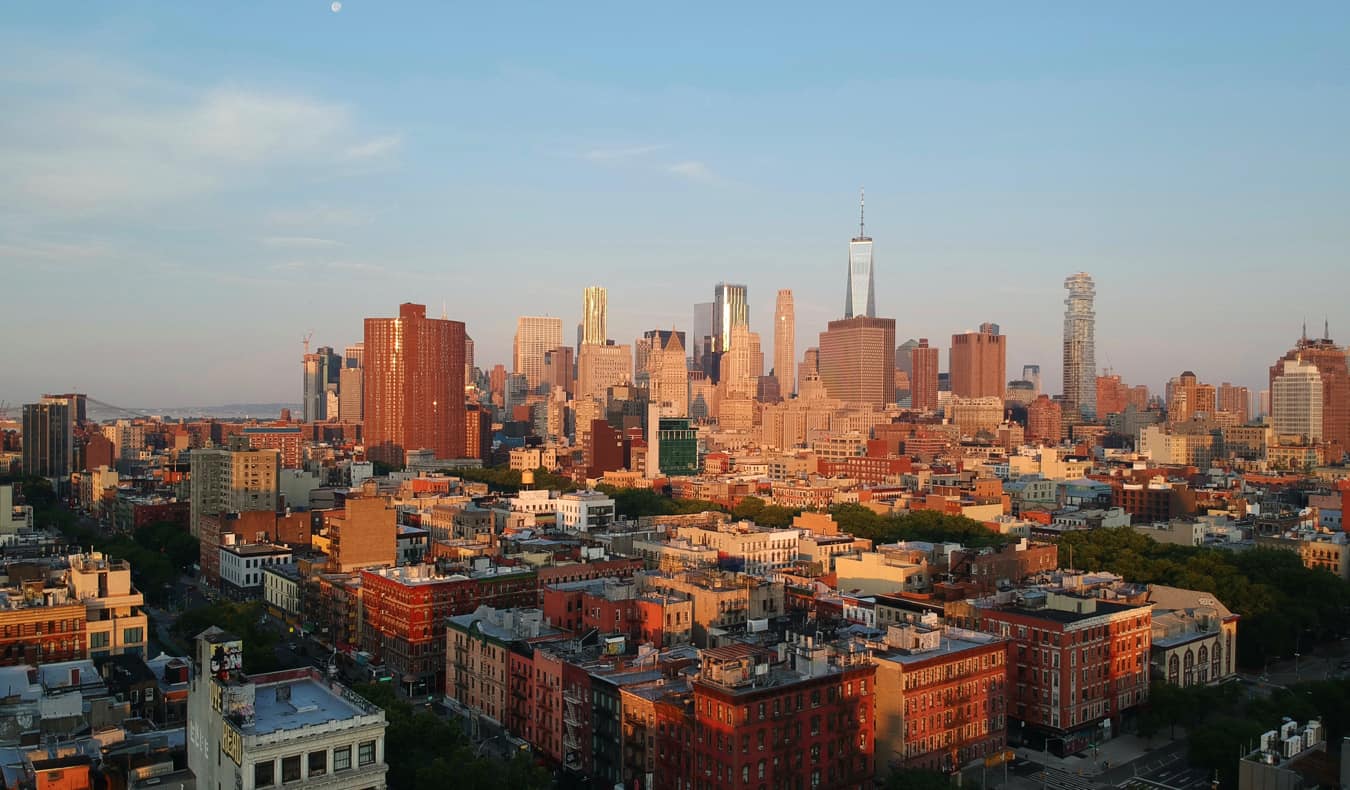 Apartamentos altos e edifícios do Lower East Side em Nova York