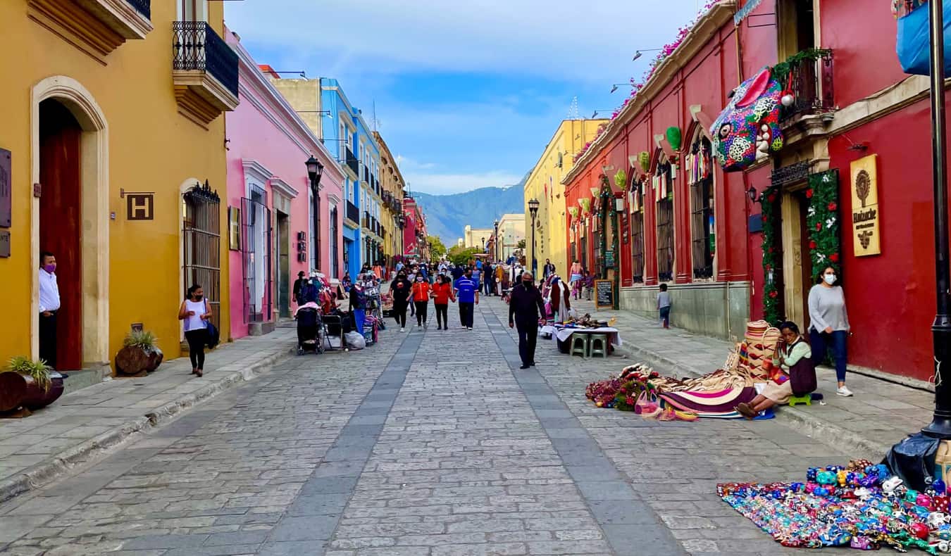 Ruas estreitas e coloridas de Ohakhaki, México