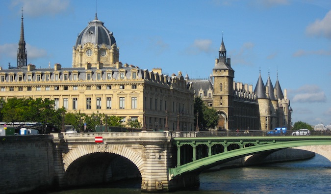 Vista do rio Senu em Paris, França