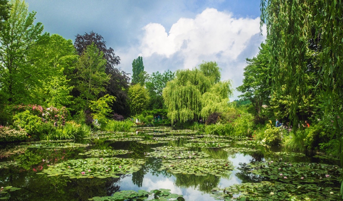 As famosas lagoas e jardins do artista Claude Monet em Zhiverni, França