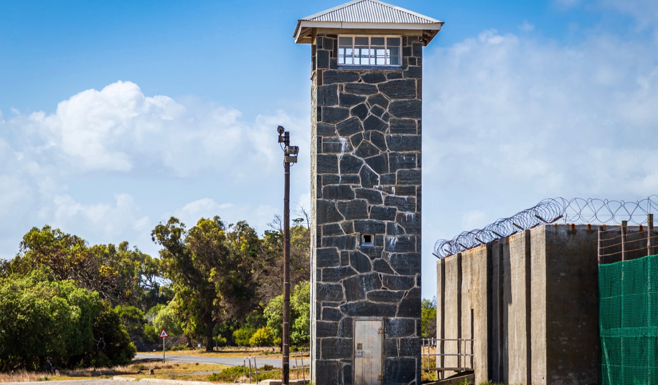 Torre e portão da ilha de Robben, onde Nelson Mandela foi concluído na África do Sul