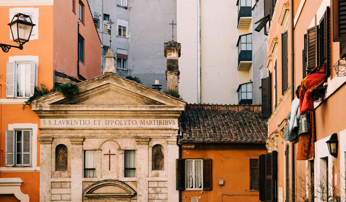 Edifícios antigos na área de Monty em Roma, Itália