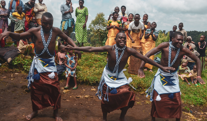 Dançarinos tradicionais em Ruanda