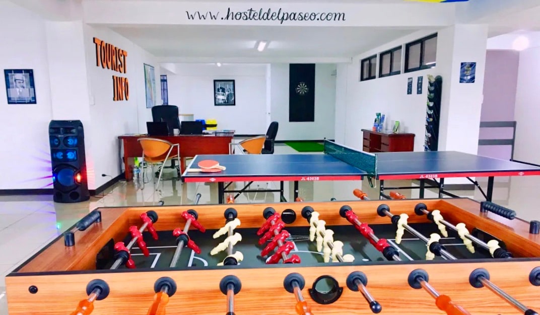 Jogos na área comum do Hostel Del Paseo em San Jose, Costa Rica