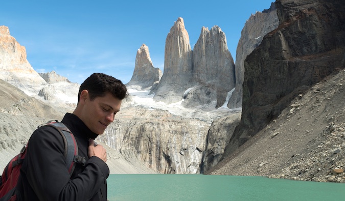 Matt Kepnes posa para uma foto em Patagonium, Chile
