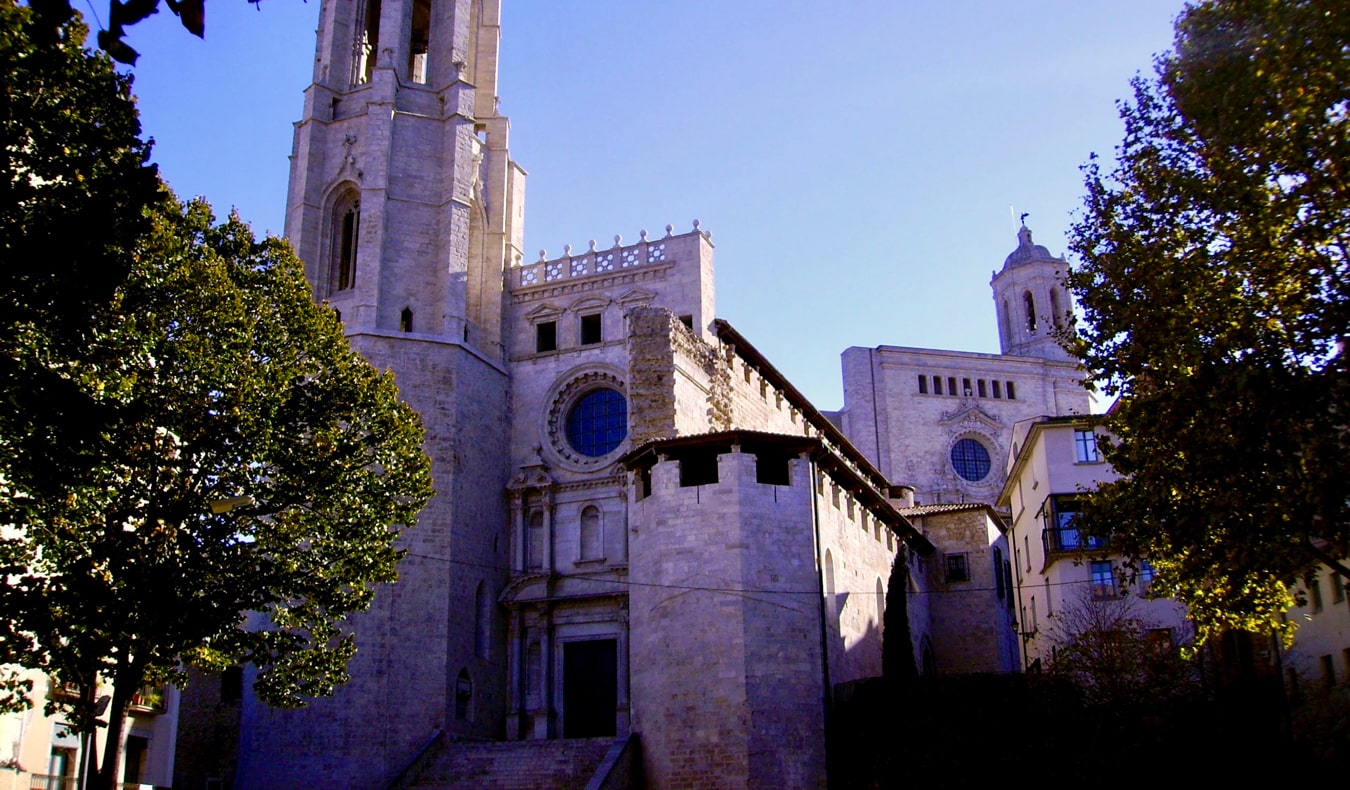 A aparência da Basílica San Feliu em Girona, Espanha