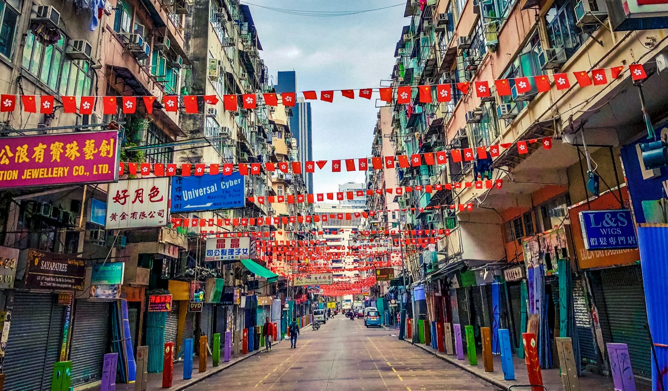 Ruas vazias de Hong Kong antes da abertura do mercado noturno