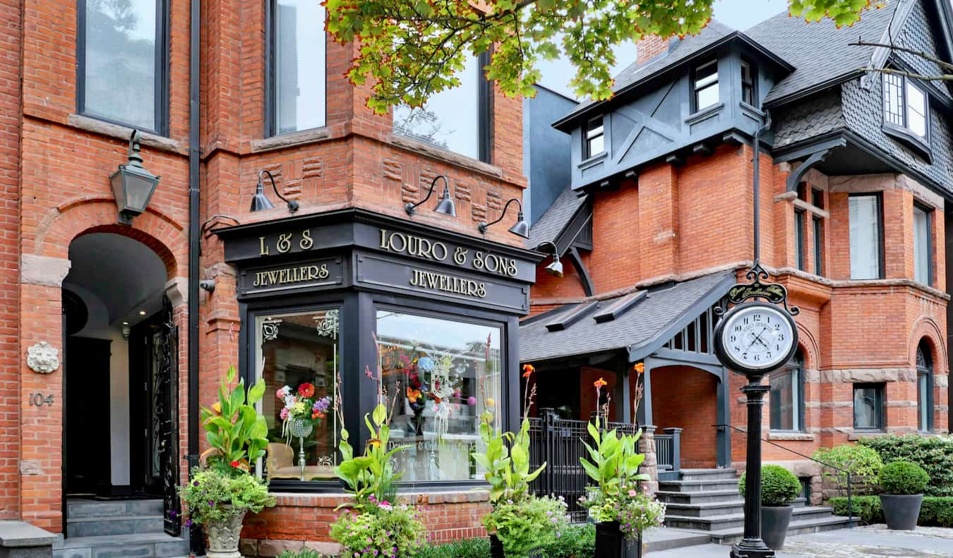 Charmosa loja boutique em um edifício histórico em Yorkville, Toronto