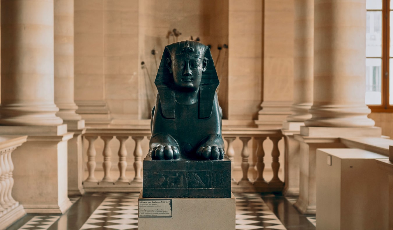 Estátua da Esfinge no Museu do Louvre, Paris