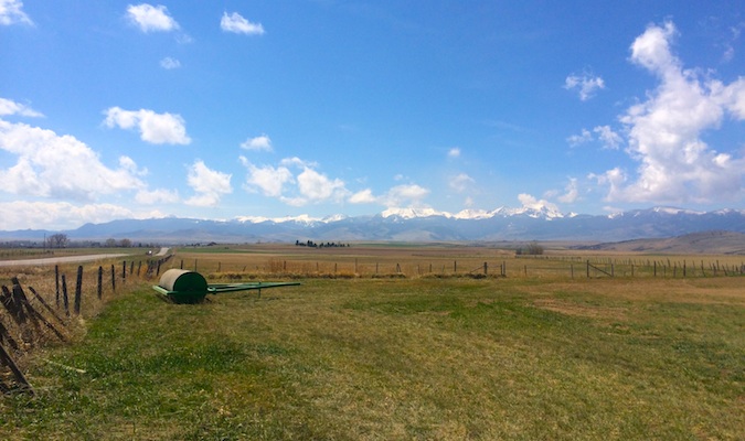 Terras agrícolas abertas e vazias em Montana, EUA