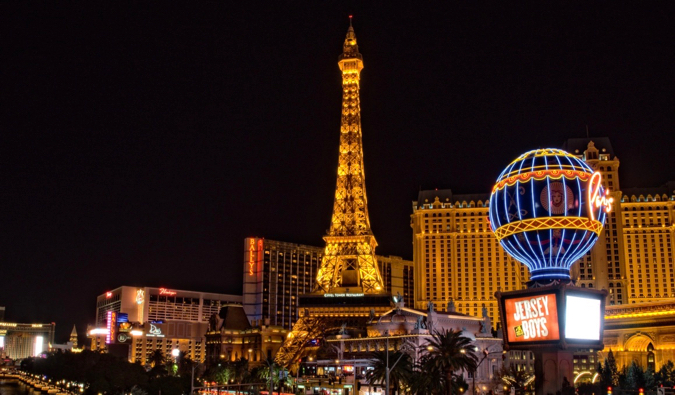 Torre Eiffel em Las Vegas à noite