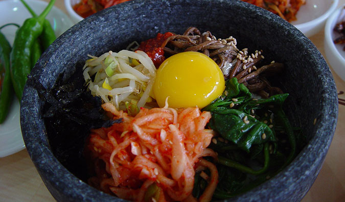 Tigela de comida coreana vegetariana