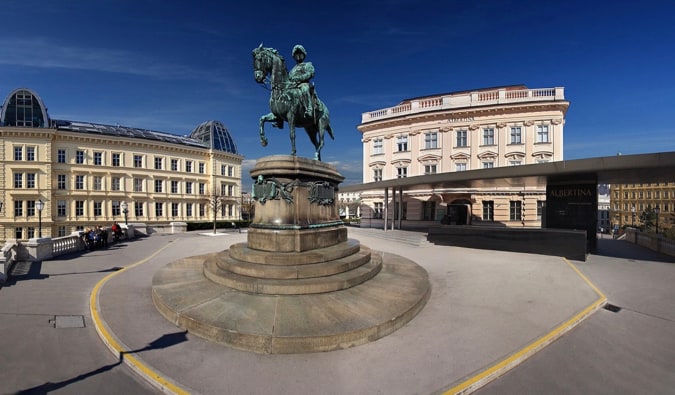 A aparição do Museu Albertin em Viena, Áustria, no verão