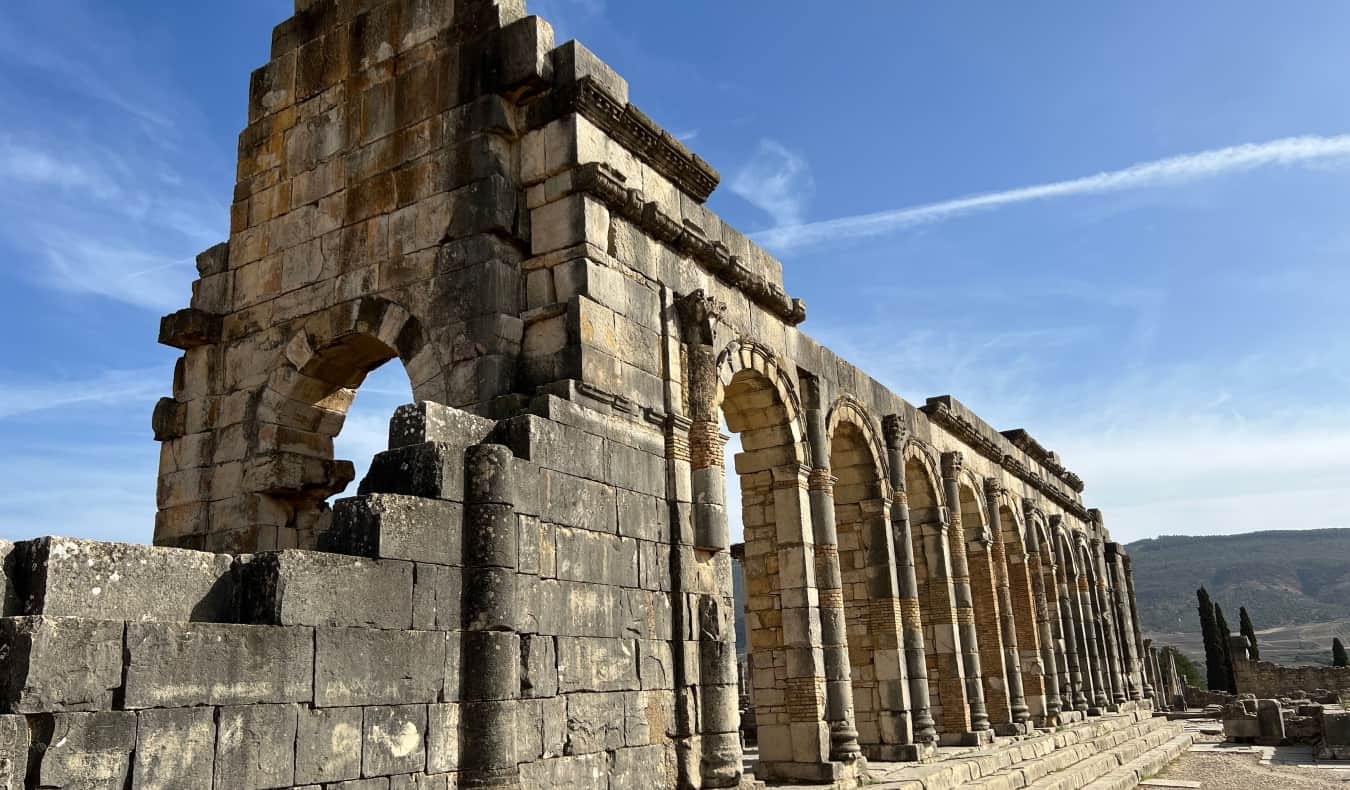 Pilares e colunas nas ruínas da antiga cidade de Volubilis, em Marrocos