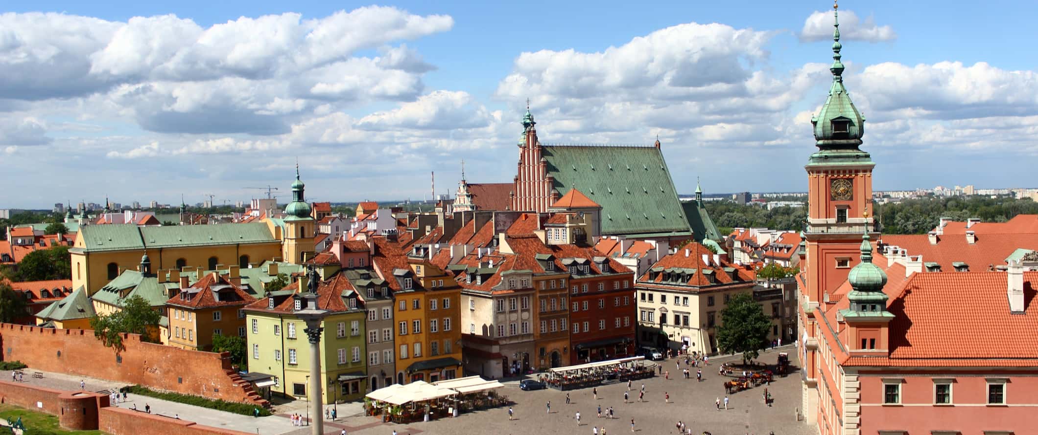 Edifícios coloridos na antiga cidade de Varsóvia, Polônia, como pode ser visto de cima