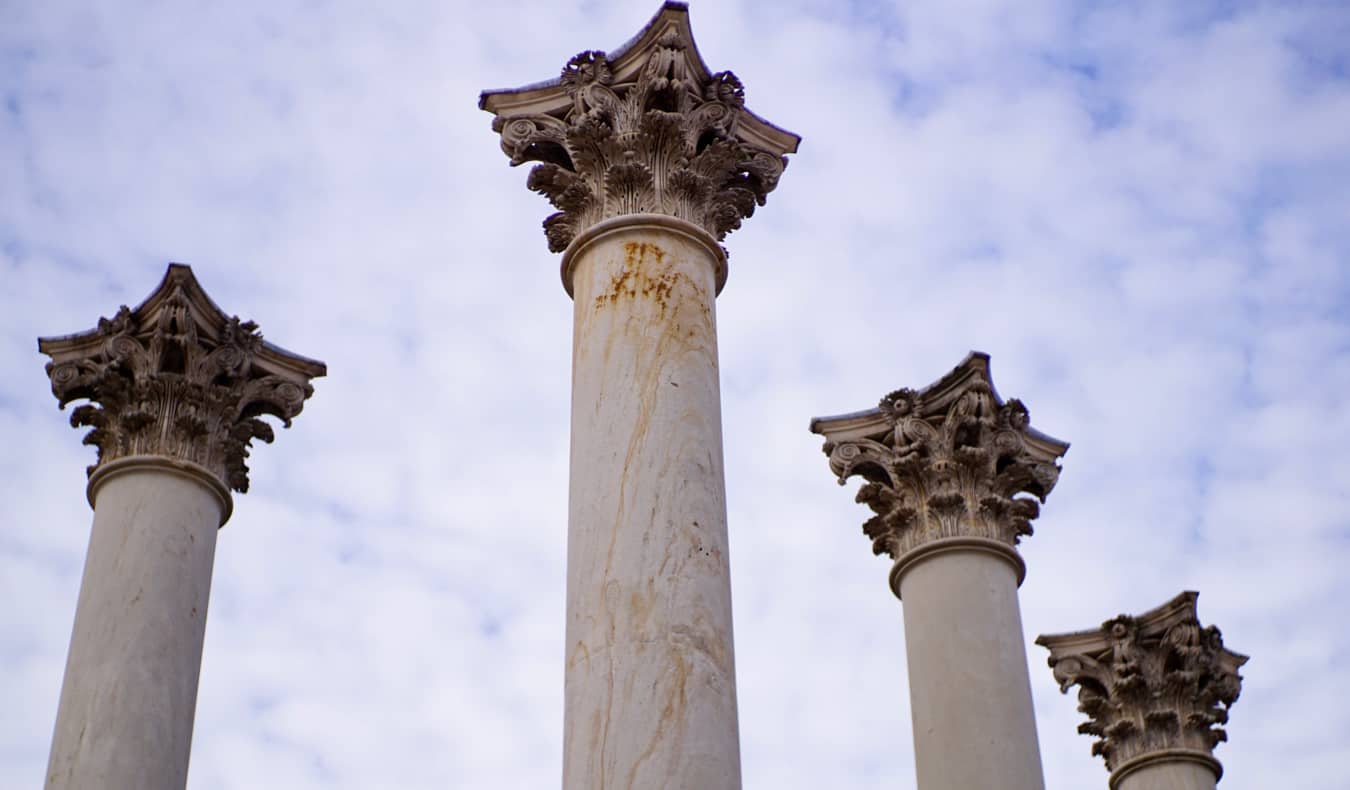Colunas no National Dender em Washington, Distrito da Colômbia