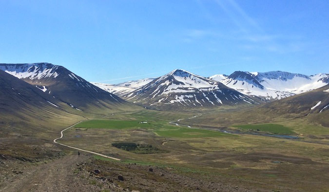 Dia ensolarado brilhante em Westfjords, Islândia